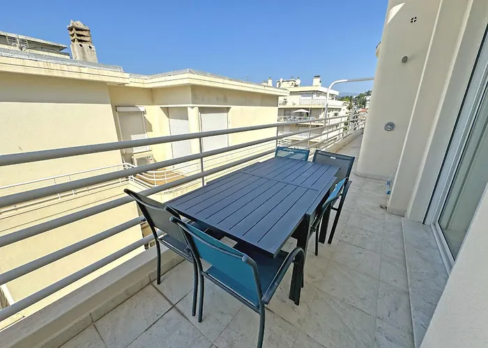 Sea Front Penthouse Cote D Azur شقة *