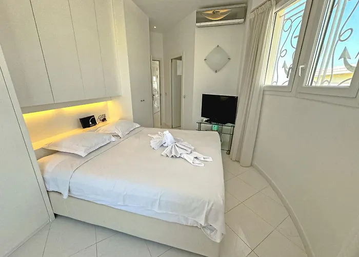 Sea Front Penthouse Cote D Azur شقة *