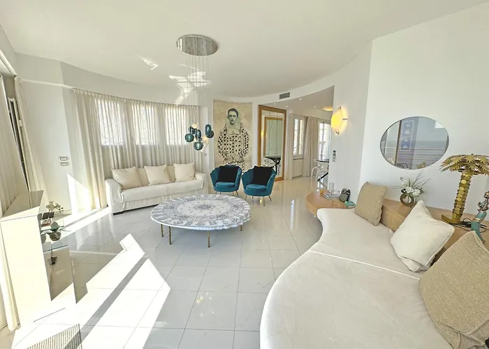 Sea Front Penthouse Cote D Azur شقة